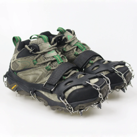 1 pair Outdoor ice claw anti slip shoe cover hiking shoe nail chain stainless steel anti slip snow climbing anti fall shoe nail chain (Color: Black, size: 24 teeth-M)